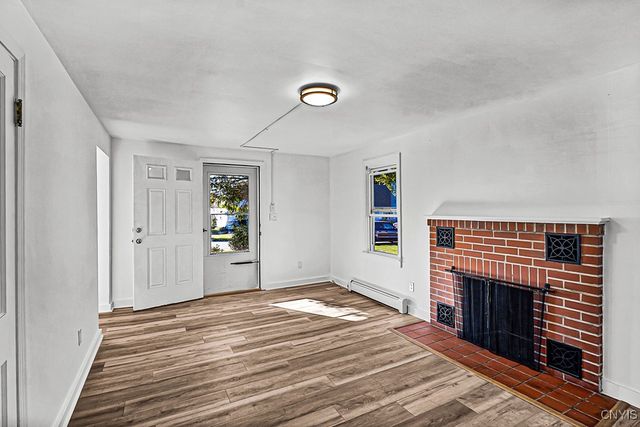 21 Hara Cres, New Hartford, NY 13413