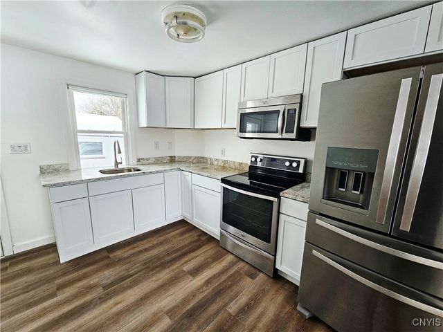 21 Hara Cres, New Hartford, NY 13413