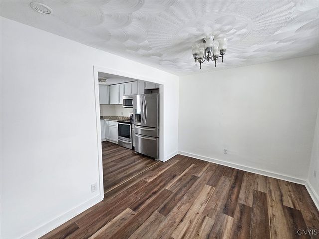 21 Hara Cres, New Hartford, NY 13413