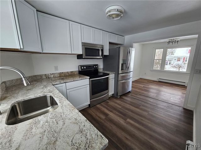 21 Hara Cres, New Hartford, NY 13413