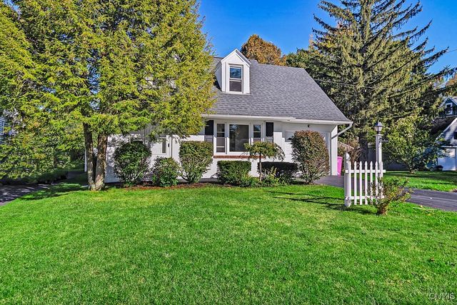 21 Hara Cres, New Hartford, NY 13413