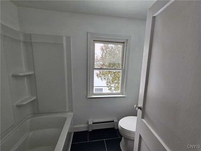 21 Hara Cres, New Hartford, NY 13413