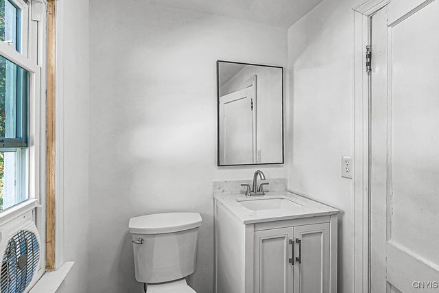 21 Hara Cres, New Hartford, NY 13413