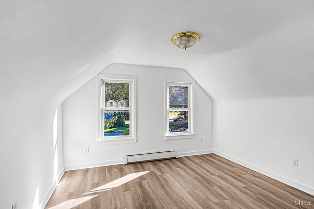 21 Hara Cres, New Hartford, NY 13413