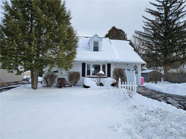 21 Hara Cres, New Hartford, NY 13413