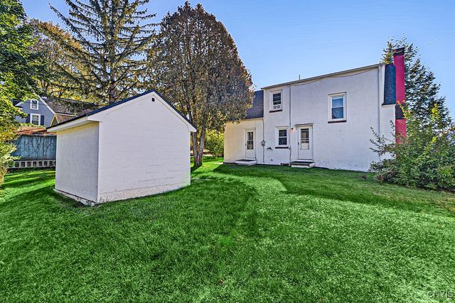 21 Hara Cres, New Hartford, NY 13413