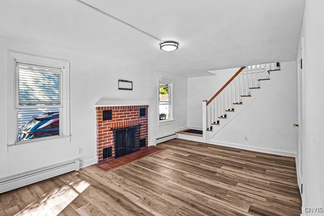 21 Hara Cres, New Hartford, NY 13413