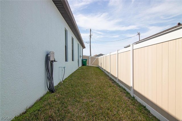 2123 NW 41st PL, Cape Coral, FL 33993
