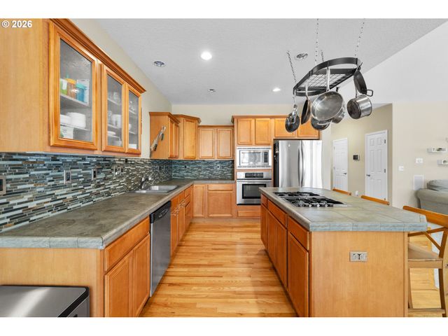 10872 Se ALYSSA Dr, Happy Valley, OR 97086