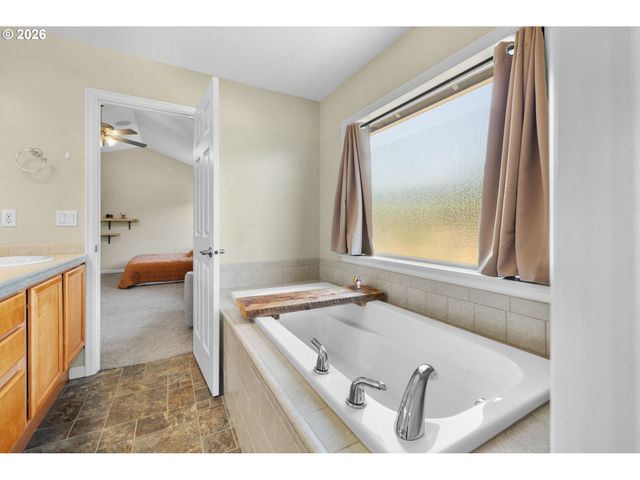 10872 Se ALYSSA Dr, Happy Valley, OR 97086