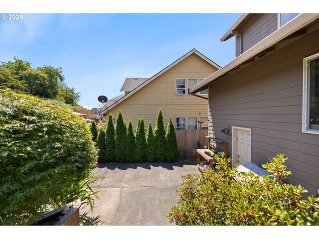 10872 Se ALYSSA Dr, Happy Valley, OR 97086