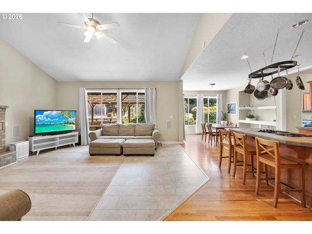 10872 Se ALYSSA Dr, Happy Valley, OR 97086