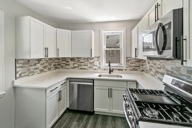 9516 Jackson Avenue, Brookfield, IL 60513