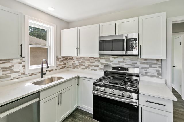 9516 Jackson Avenue, Brookfield, IL 60513