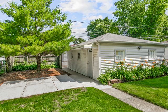 9516 Jackson Avenue, Brookfield, IL 60513