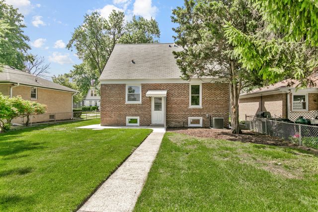 9516 Jackson Avenue, Brookfield, IL 60513