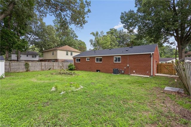 56 Bonita DR, Newport News, VA 23602