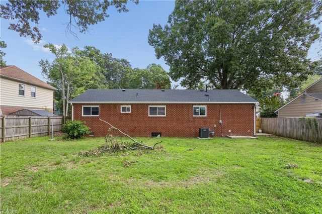 56 Bonita DR, Newport News, VA 23602