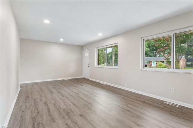 56 Bonita DR, Newport News, VA 23602