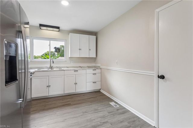 56 Bonita DR, Newport News, VA 23602