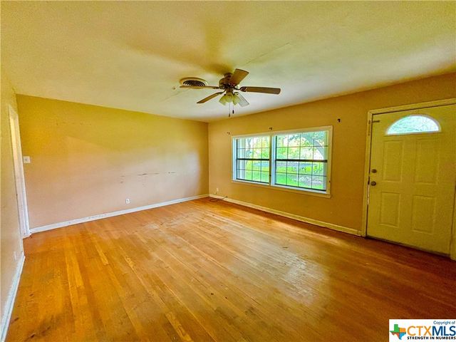 205 Massanet Street, Port Lavaca, TX 77979