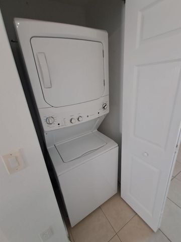 4162 Napoli Lake Drive, Riviera Beach, FL 33410