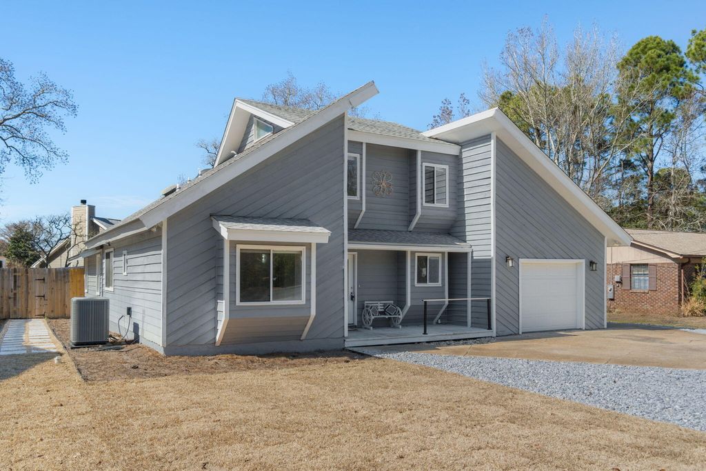 41 Solar Street, Mary Esther, FL 32569