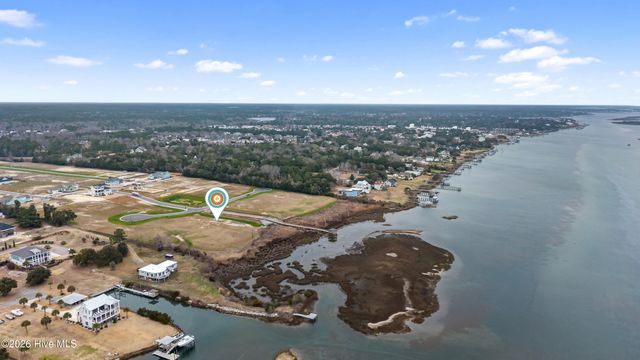 106 S Glimmering Glass Lane, Hampstead, NC 28443