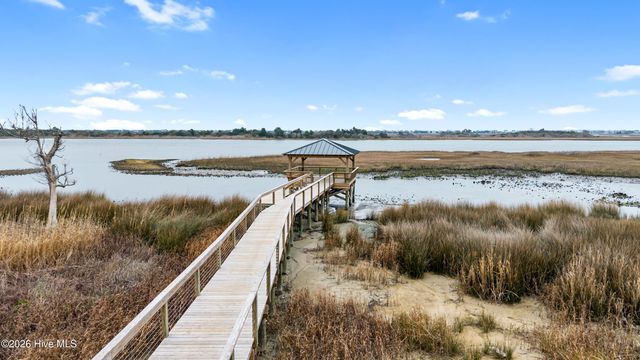 106 S Glimmering Glass Lane, Hampstead, NC 28443