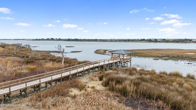 106 S Glimmering Glass Lane, Hampstead, NC 28443