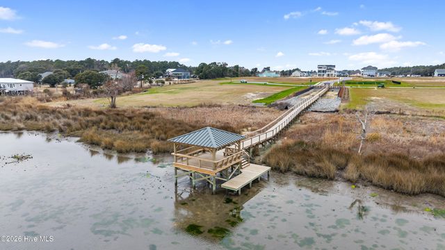 106 S Glimmering Glass Lane, Hampstead, NC 28443