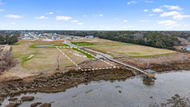 106 S Glimmering Glass Lane, Hampstead, NC 28443