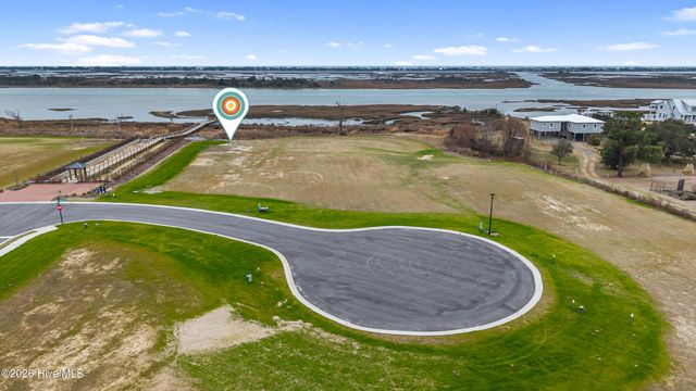 106 S Glimmering Glass Lane, Hampstead, NC 28443