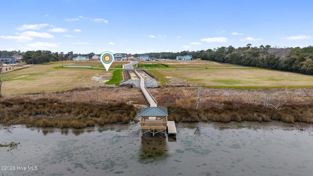 106 S Glimmering Glass Lane, Hampstead, NC 28443