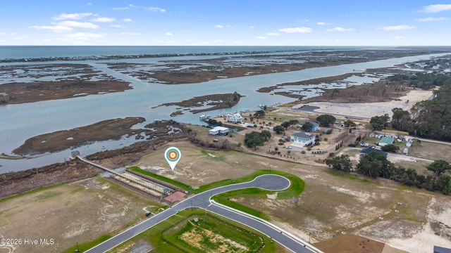 106 S Glimmering Glass Lane, Hampstead, NC 28443