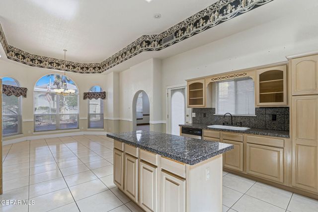 6554 EAGLE RIDGE Drive, El Paso, TX 79912