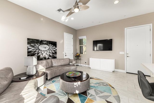 7611 E Camino Vivaz, Scottsdale, AZ 85255