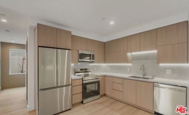 11025 Blix Street, North Hollywood (los Angeles), CA 91602