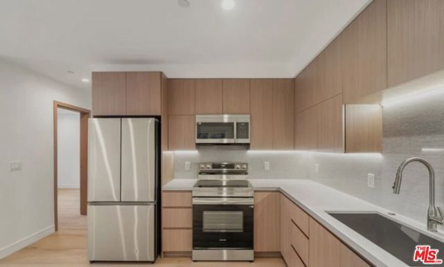 11025 Blix Street, North Hollywood (los Angeles), CA 91602