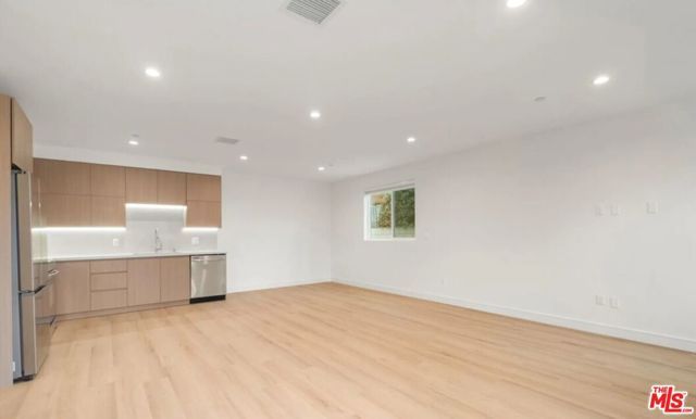 11025 Blix Street, North Hollywood (los Angeles), CA 91602