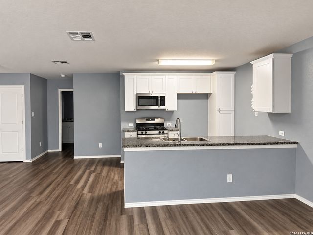 102 Samuel Kemper, San Antonio, TX 78220