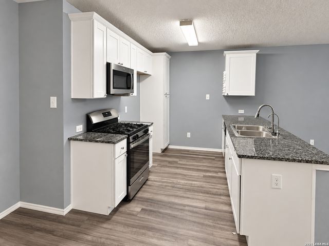 102 Samuel Kemper, San Antonio, TX 78220