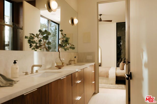 8906 Hubbard Street, Culver City, CA 90232