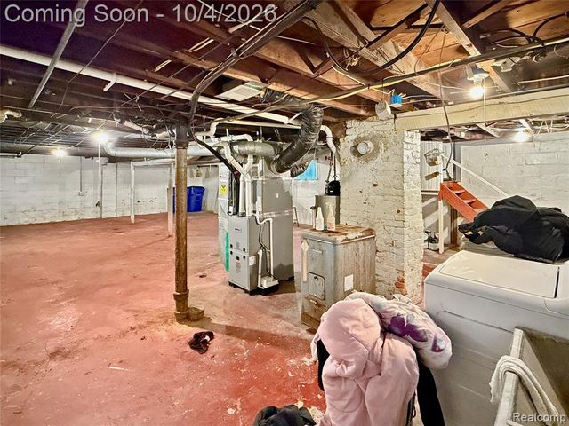 584 Algonquin Street, Detroit, MI 48215