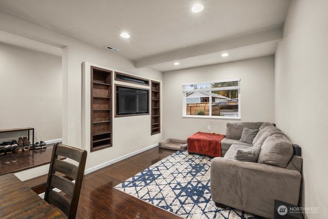 4706 Picnic Point Road, Edmonds, WA 98026