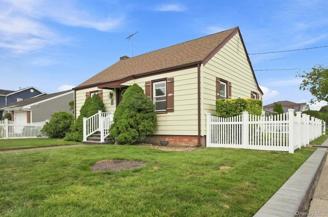 39 Emma Street, Bethpage, NY 11714