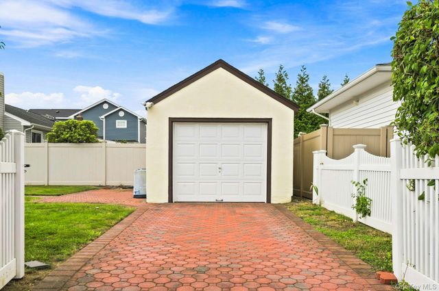 39 Emma Street, Bethpage, NY 11714