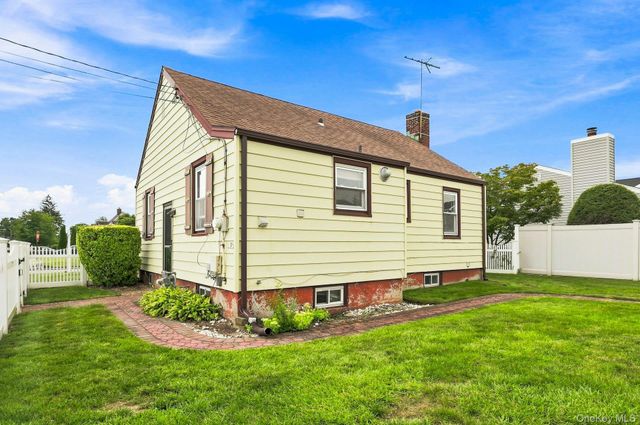 39 Emma Street, Bethpage, NY 11714