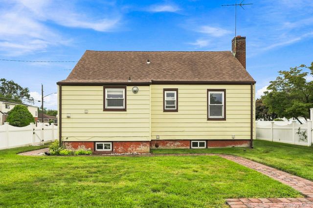 39 Emma Street, Bethpage, NY 11714