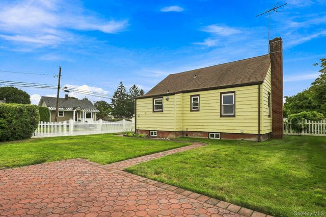 39 Emma Street, Bethpage, NY 11714
